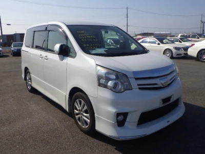 TOYOTA NOAH 2013 Image